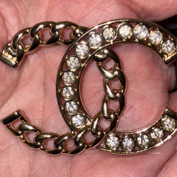 CHANEL Elegant Silver Crystal Women's 18k white gold stunning PRICE FIRM! - Picture 7 of 7